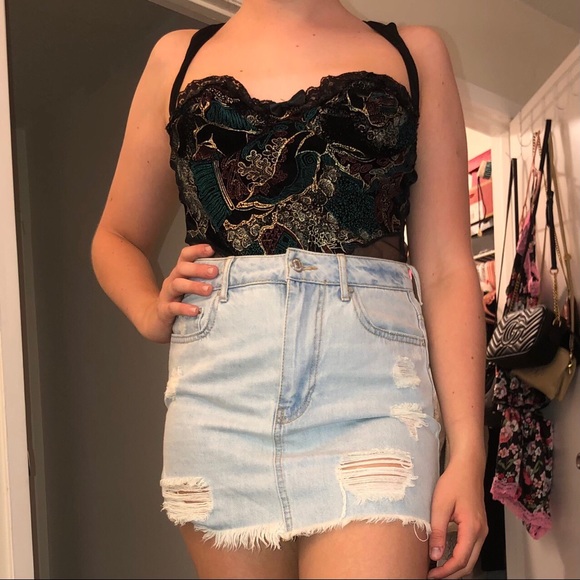 𝐒𝐄𝐐𝐔𝐈𝐍 𝐋𝐈𝐍𝐆𝐄𝐑𝐈𝐄 𝐁𝐎𝐃𝐘 𝐒𝐔𝐈𝐓 - Picture 2 of 4